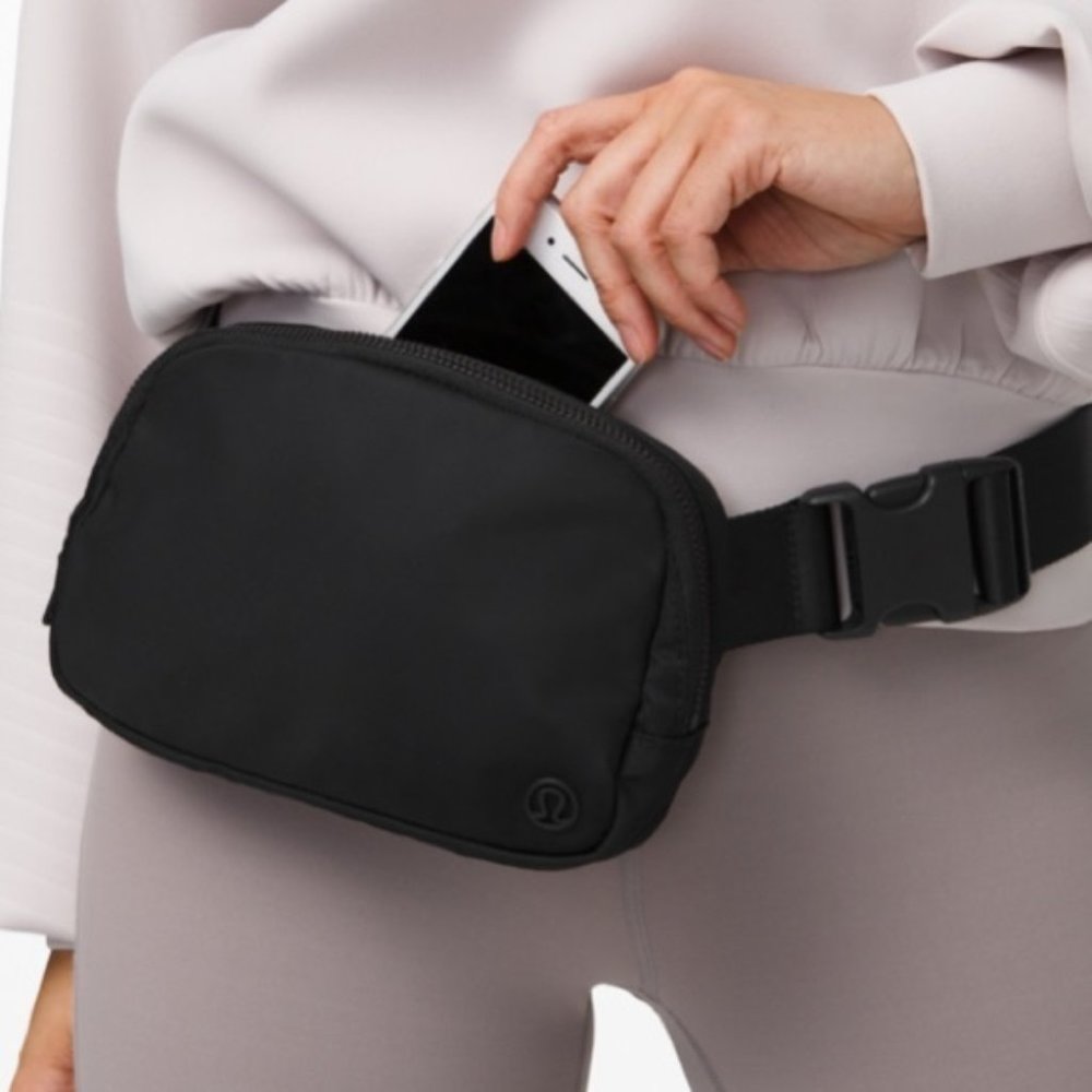 Lululemon Everywhere Belt Bag NWT